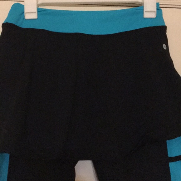 Scort with pants - Picture 2 of 4